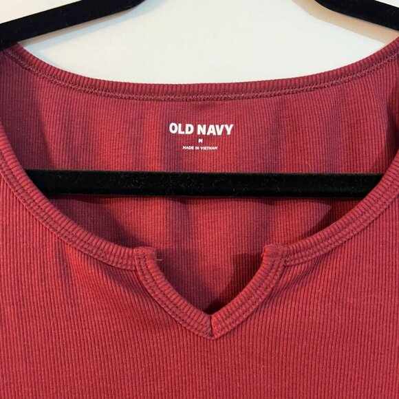 Old Navy Fitted Rib-Knit Tee — M | Red Red Wine (BNWT) - Picture 3 of 5